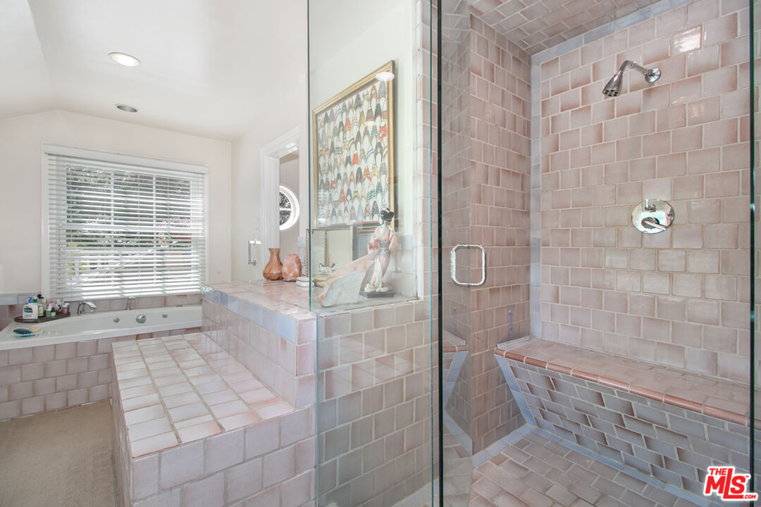 1725 La Fontaine Ct