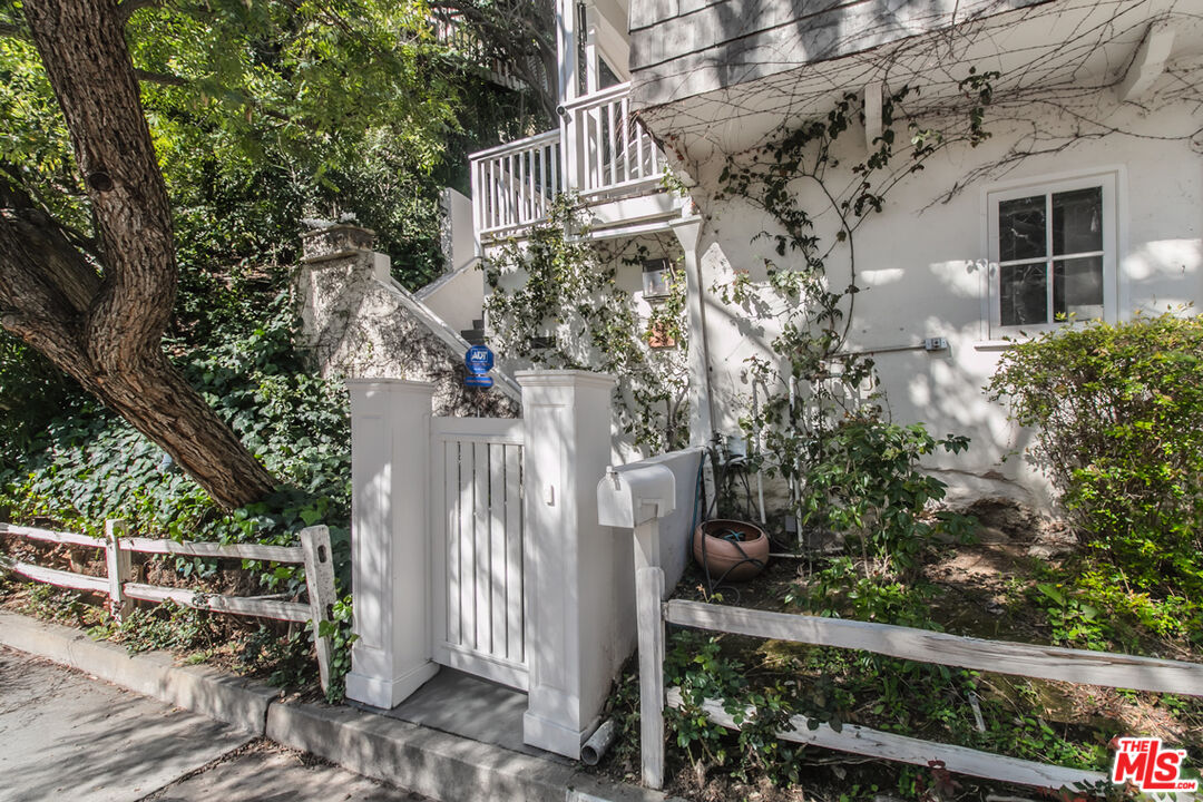 1725 La Fontaine Ct