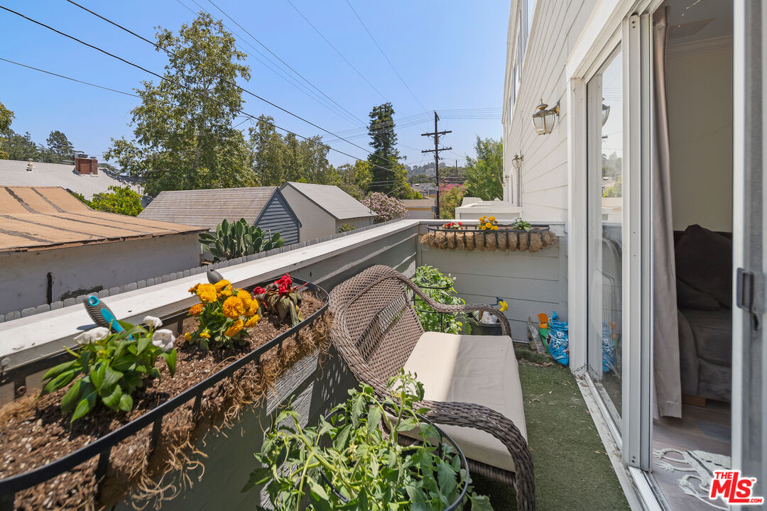 4308 ALCOVE AVE Unit: 106