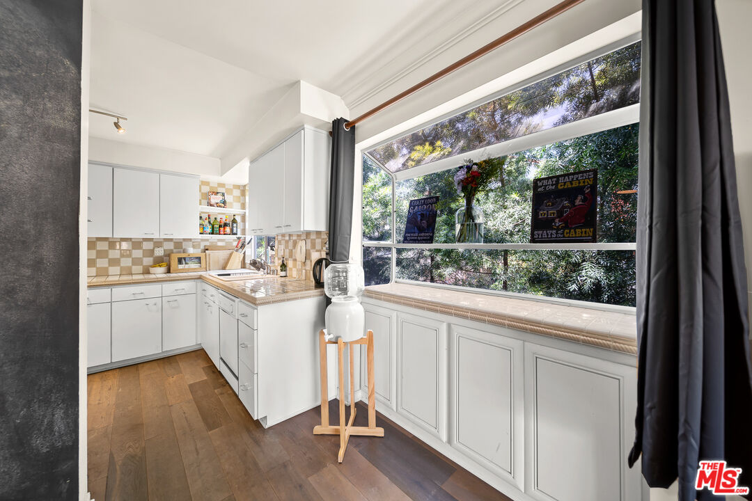 4308 ALCOVE AVE Unit: 106