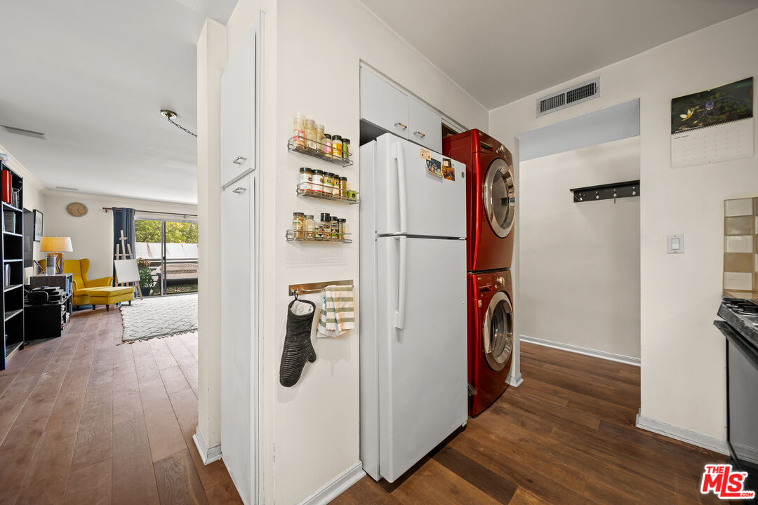 4308 ALCOVE AVE Unit: 106