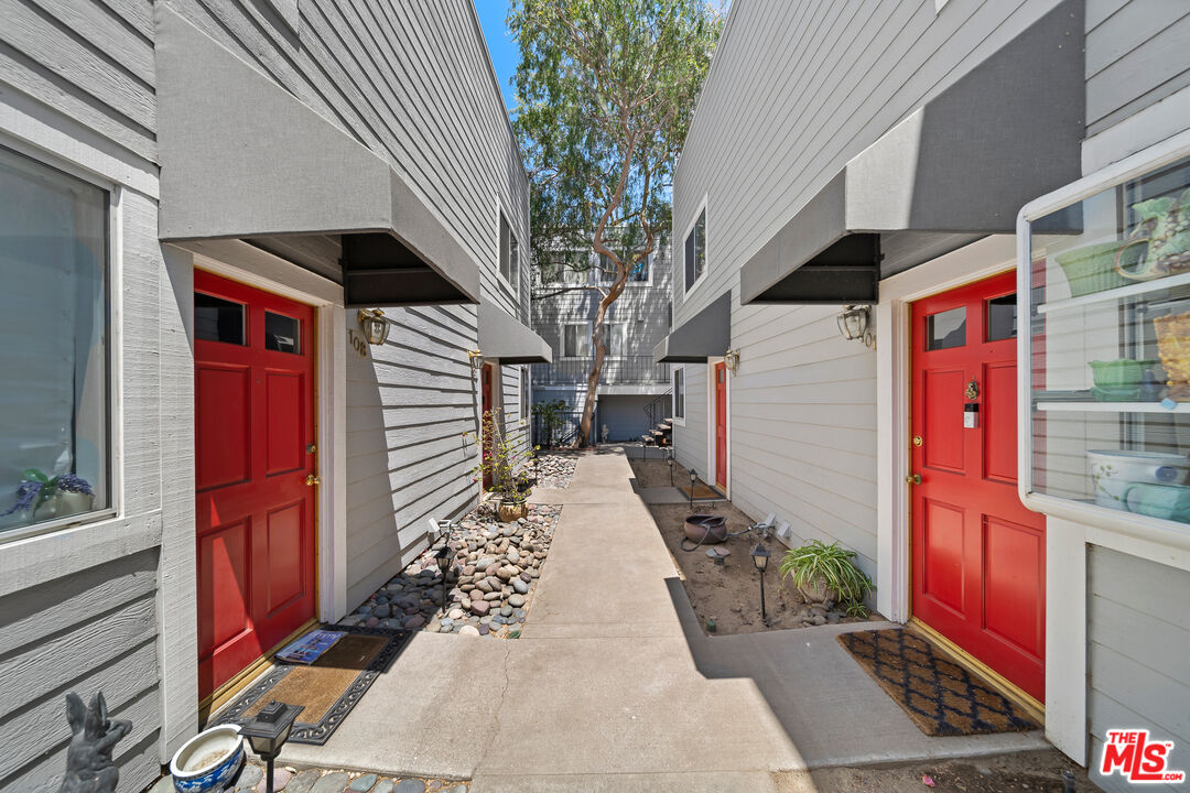 4308 ALCOVE AVE Unit: 106