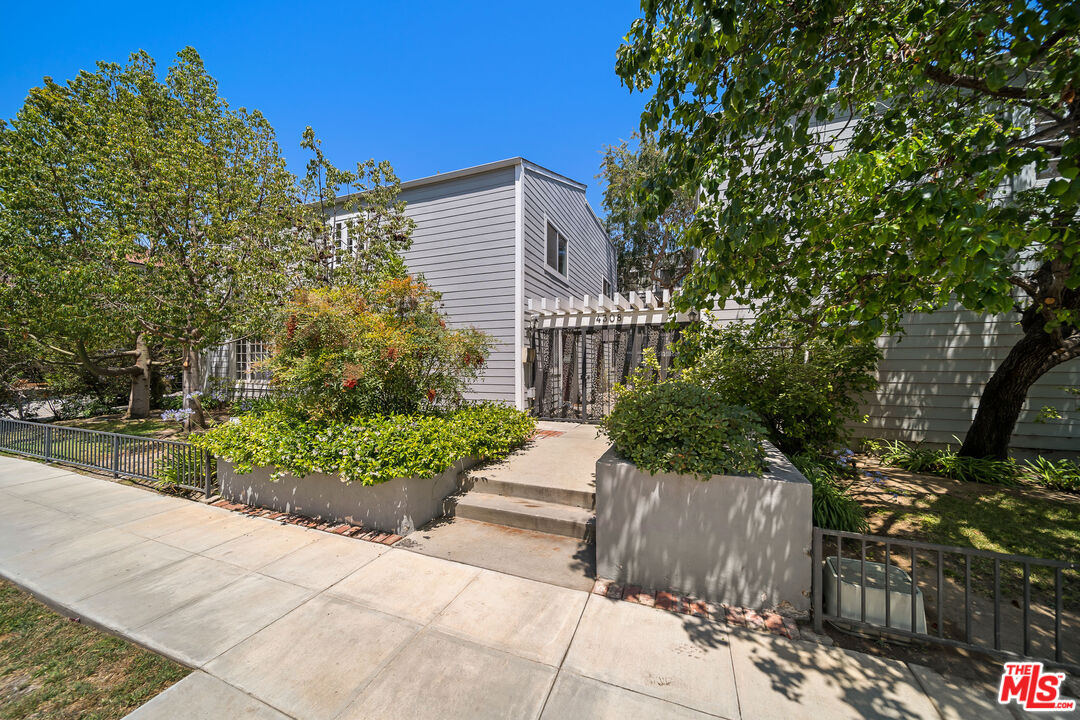 4308 ALCOVE AVE Unit: 106