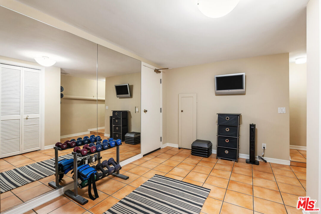 2428 28th St Unit: 10
