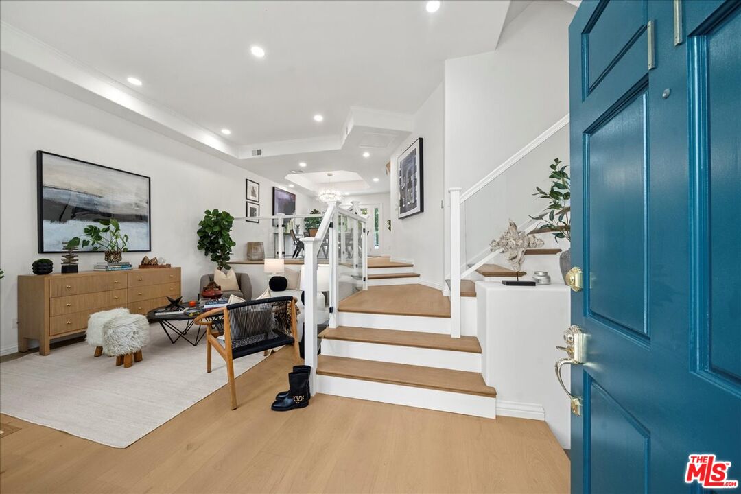 4414 Moorpark Way Unit: 11
