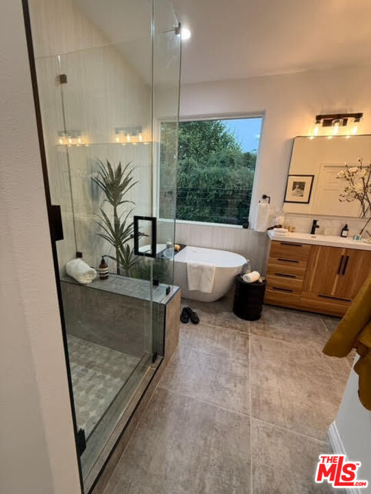 4414 Moorpark Way Unit: 11