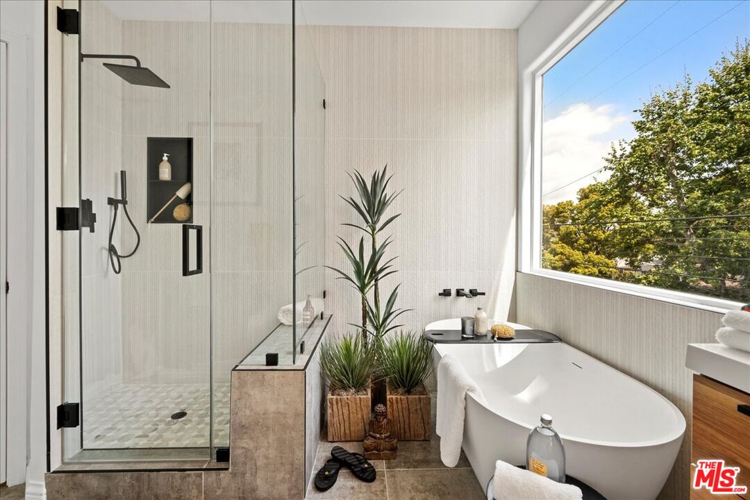 4414 Moorpark Way Unit: 11