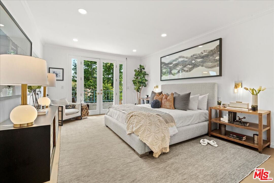 4414 Moorpark Way Unit: 11