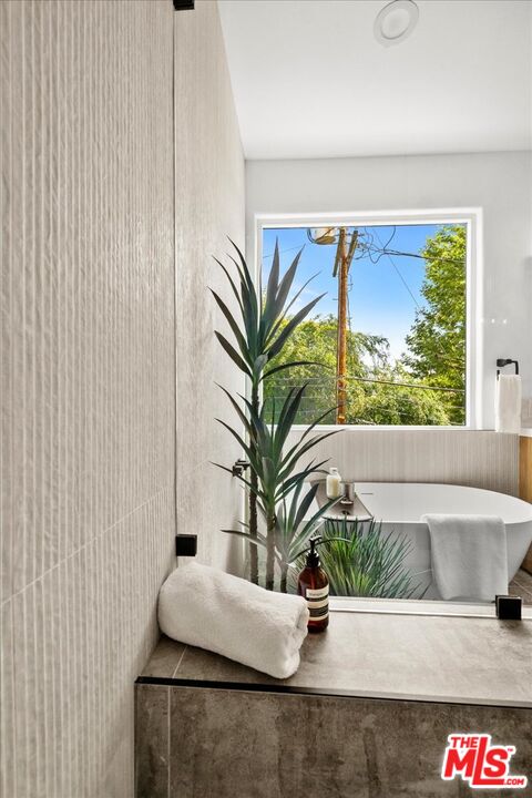 4414 Moorpark Way Unit: 11