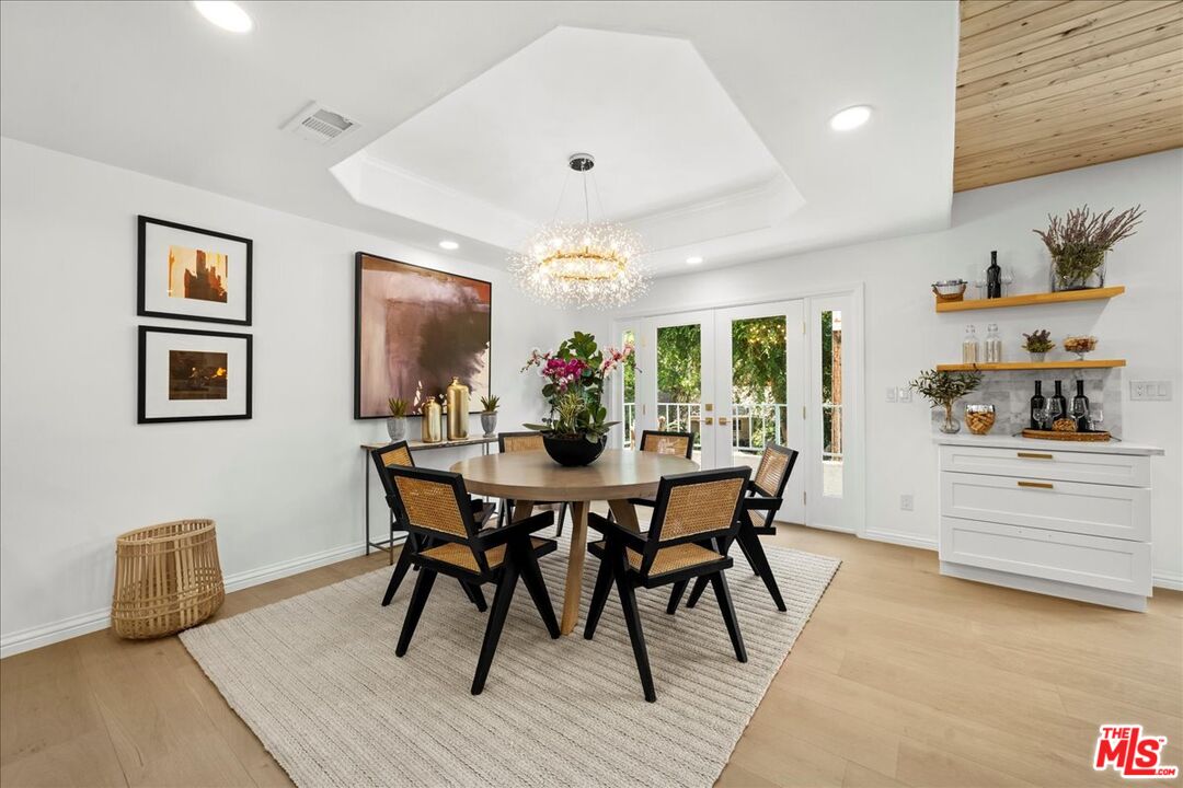 4414 Moorpark Way Unit: 11