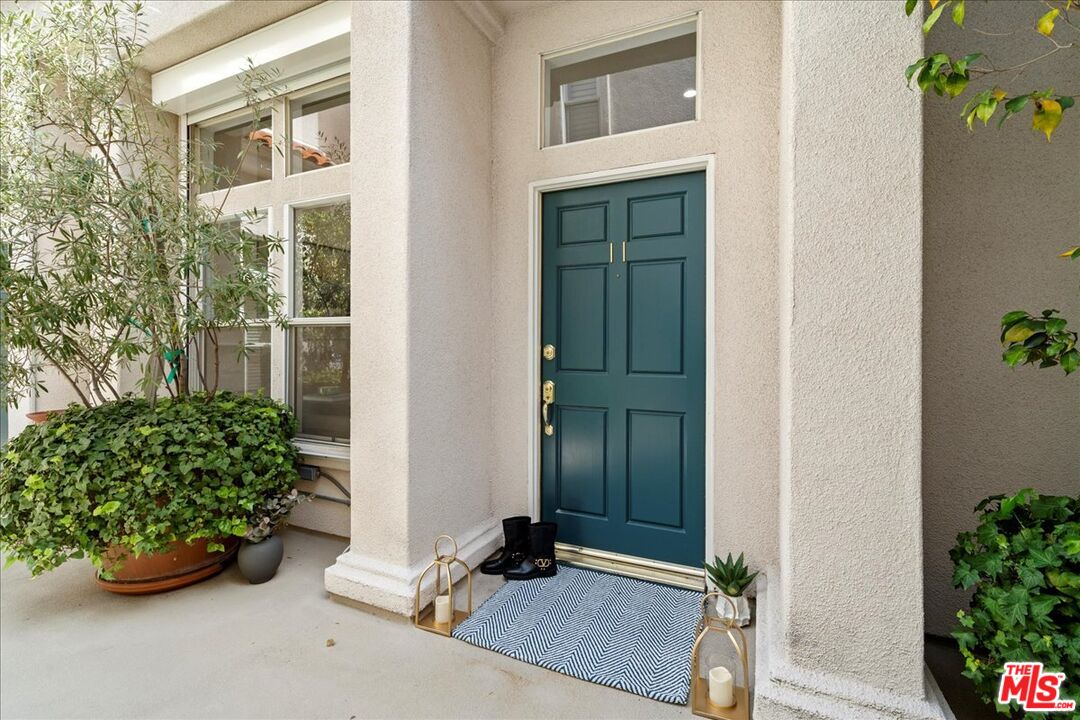 4414 Moorpark Way Unit: 11