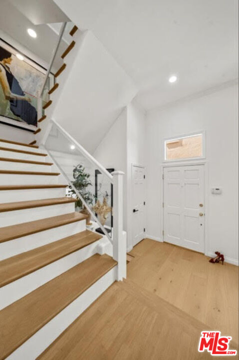4414 Moorpark Way Unit: 11