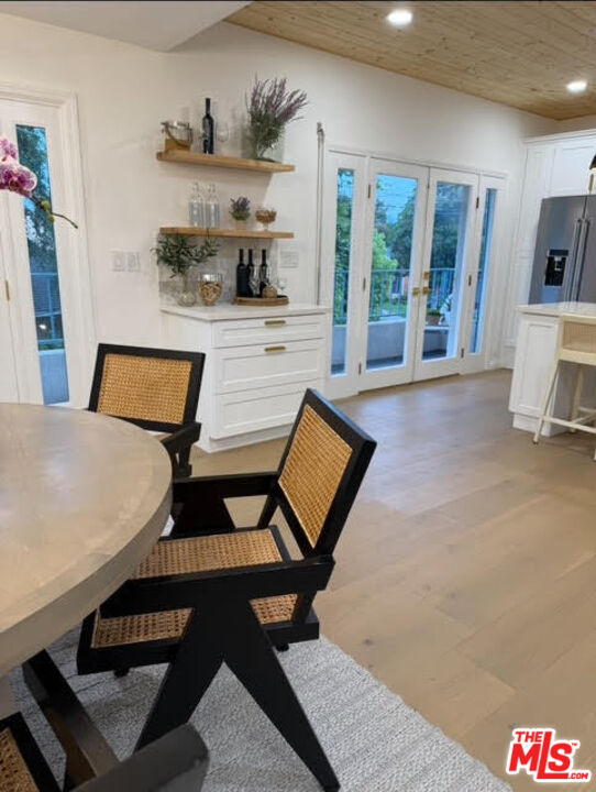 4414 Moorpark Way Unit: 11
