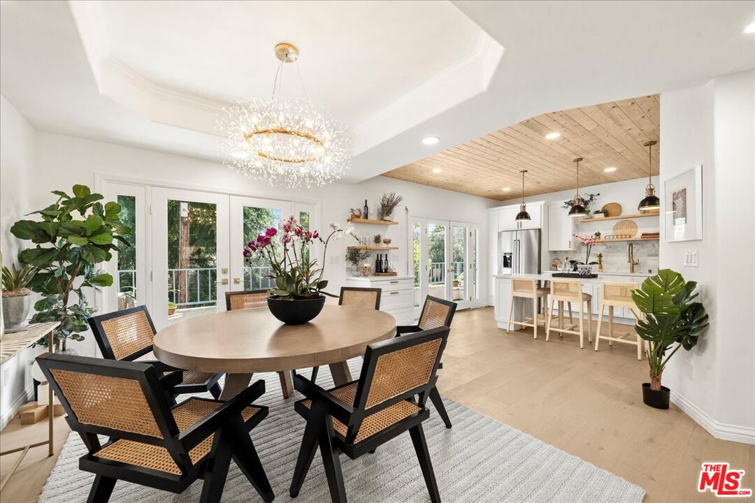 4414 Moorpark Way Unit: 11
