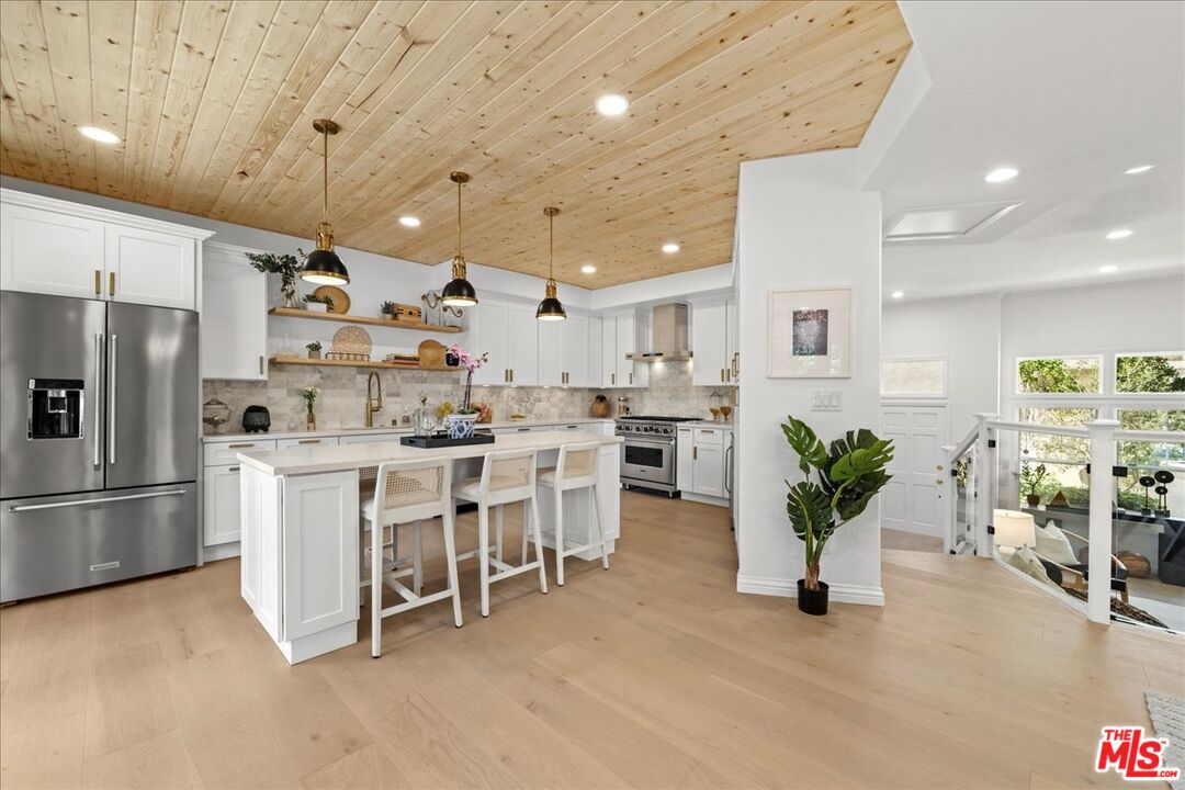 4414 Moorpark Way Unit: 11