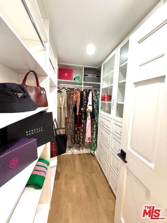 4414 Moorpark Way Unit: 11