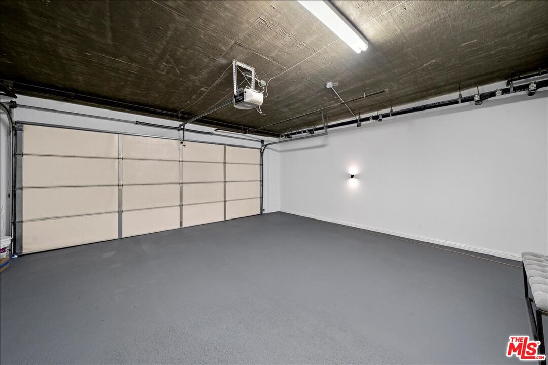 4414 Moorpark Way Unit: 11