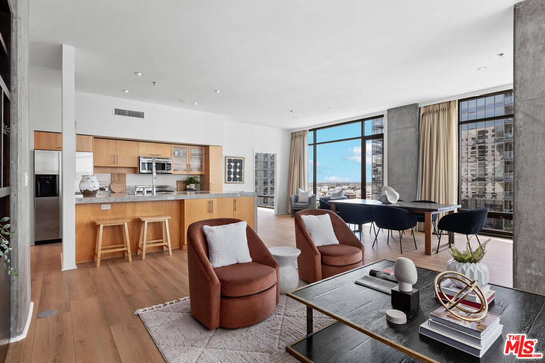 1111 S Grand Ave Unit: 1201