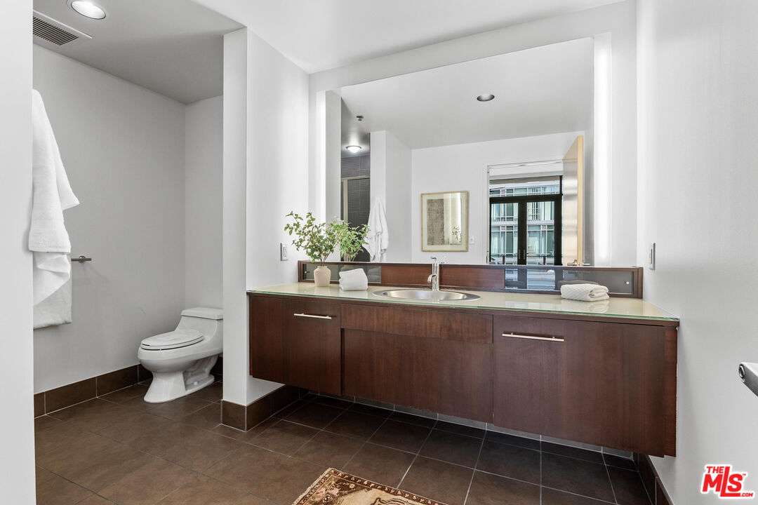 1111 S Grand Ave Unit: 1201