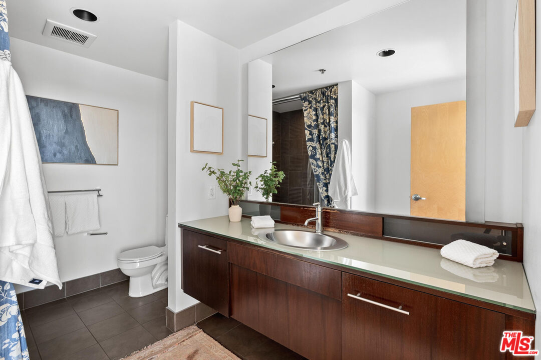 1111 S Grand Ave Unit: 1201