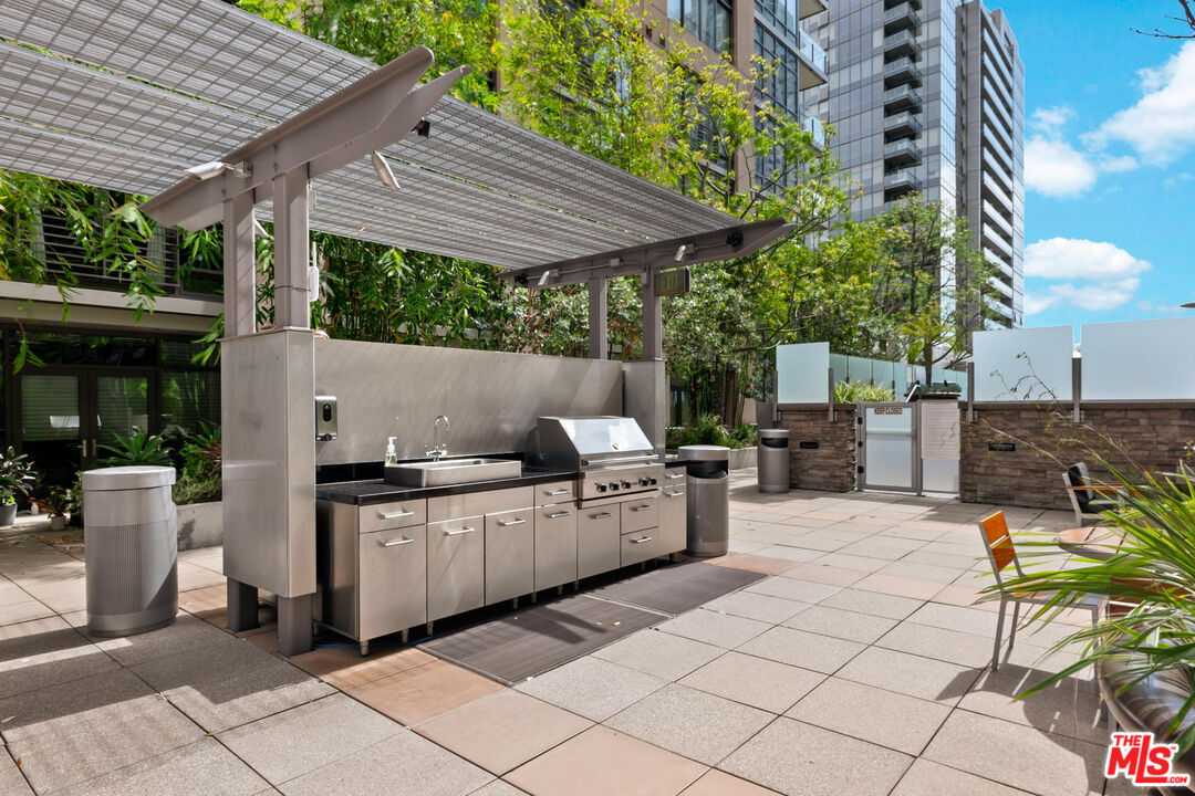 1111 S Grand Ave Unit: 1201