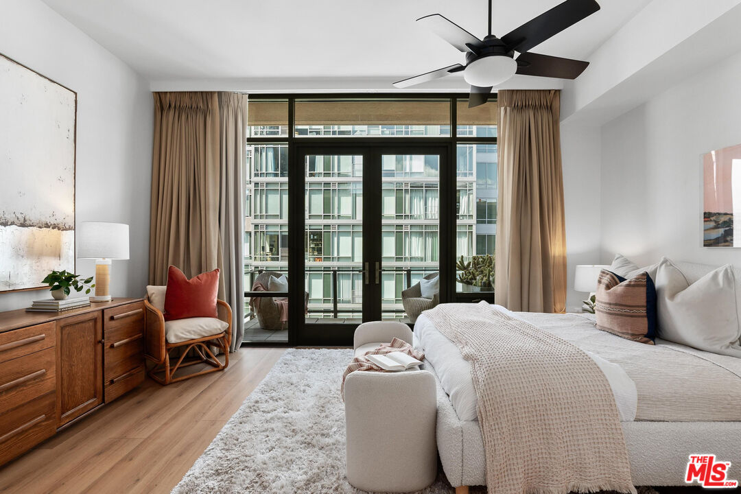 1111 S Grand Ave Unit: 1201