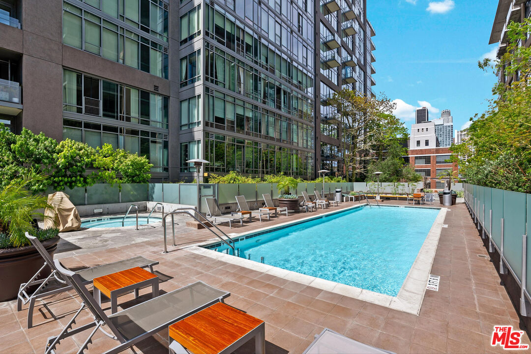 1111 S Grand Ave Unit: 1201