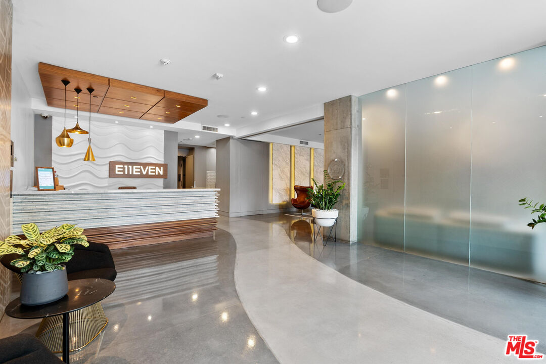 1111 S Grand Ave Unit: 1201