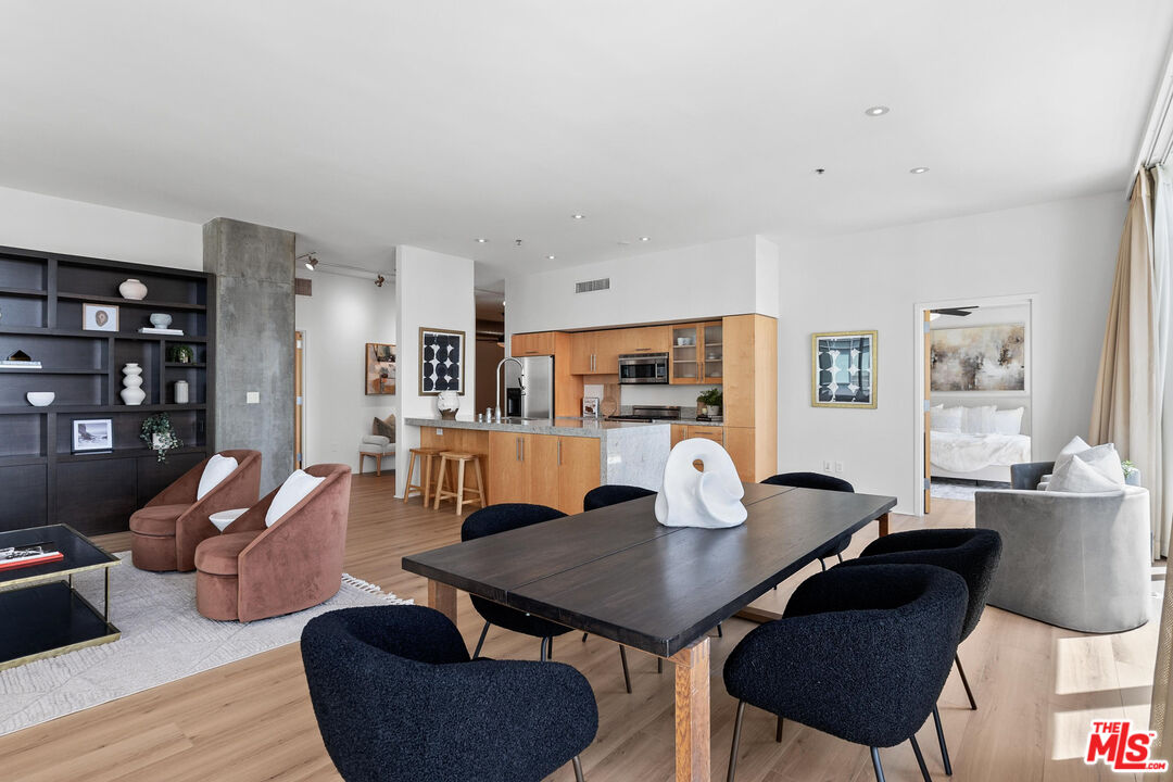 1111 S Grand Ave Unit: 1201