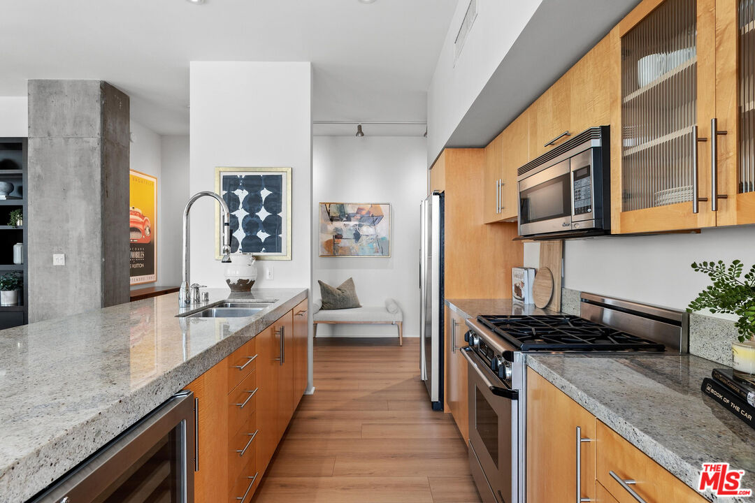 1111 S Grand Ave Unit: 1201