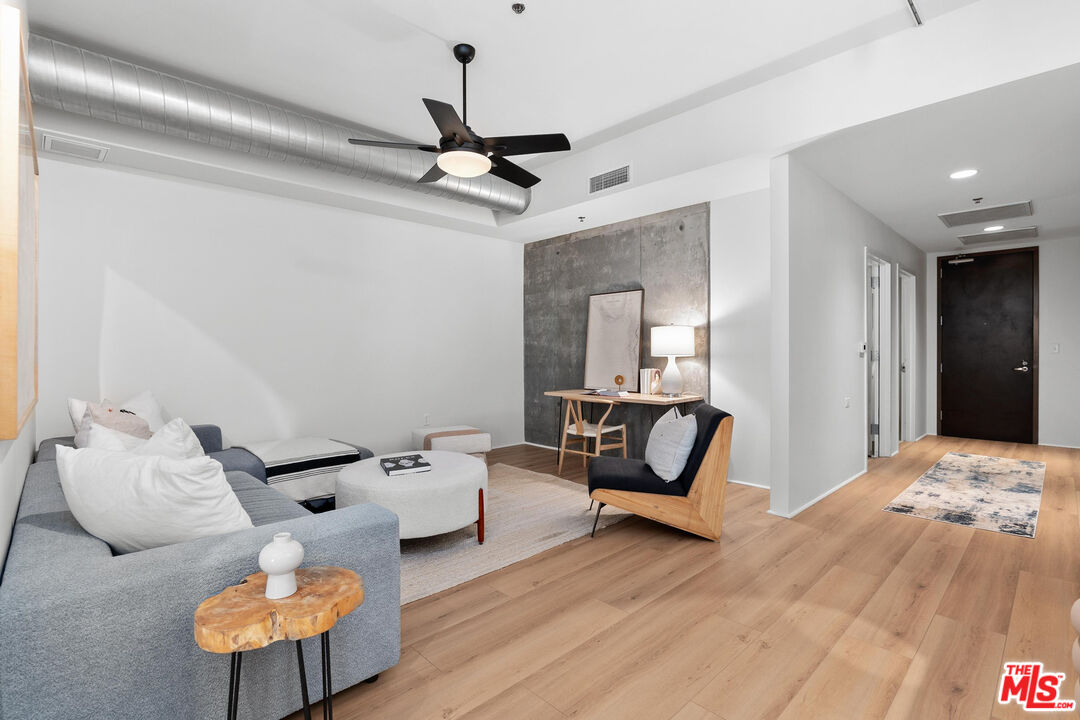 1111 S Grand Ave Unit: 1201