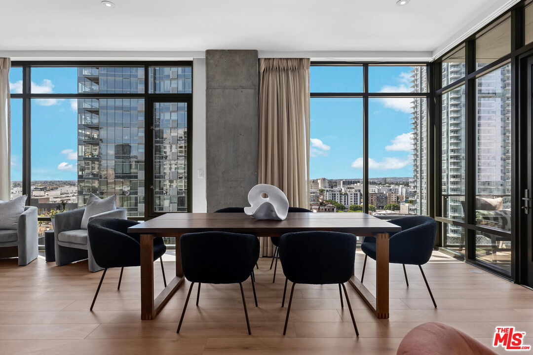 1111 S Grand Ave Unit: 1201