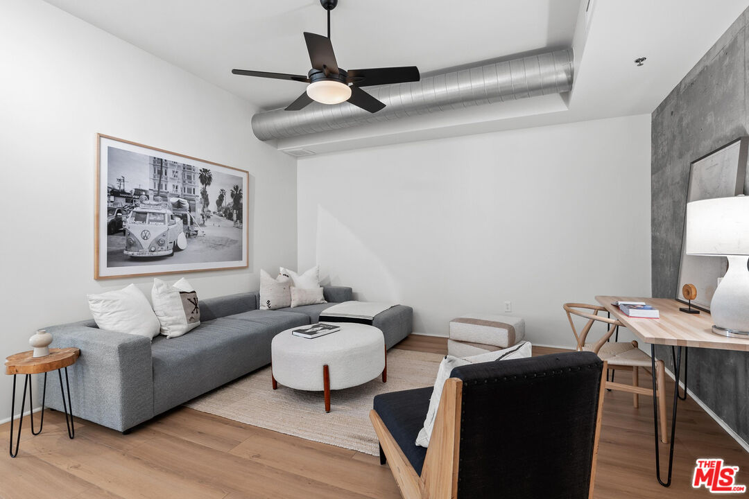 1111 S Grand Ave Unit: 1201