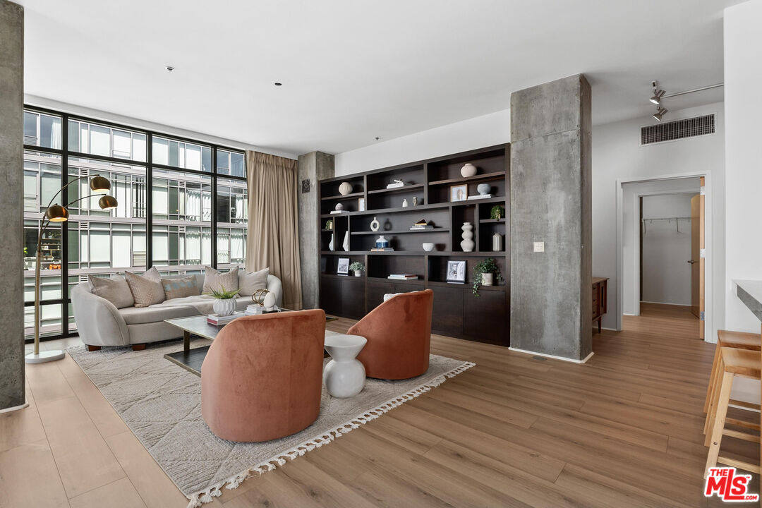 1111 S Grand Ave Unit: 1201