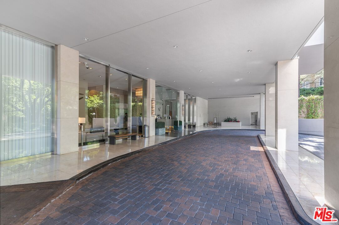 865 Comstock Ave Unit: 16E