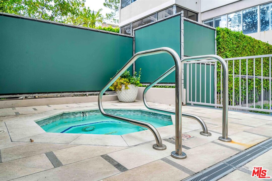 865 Comstock Ave Unit: 16E