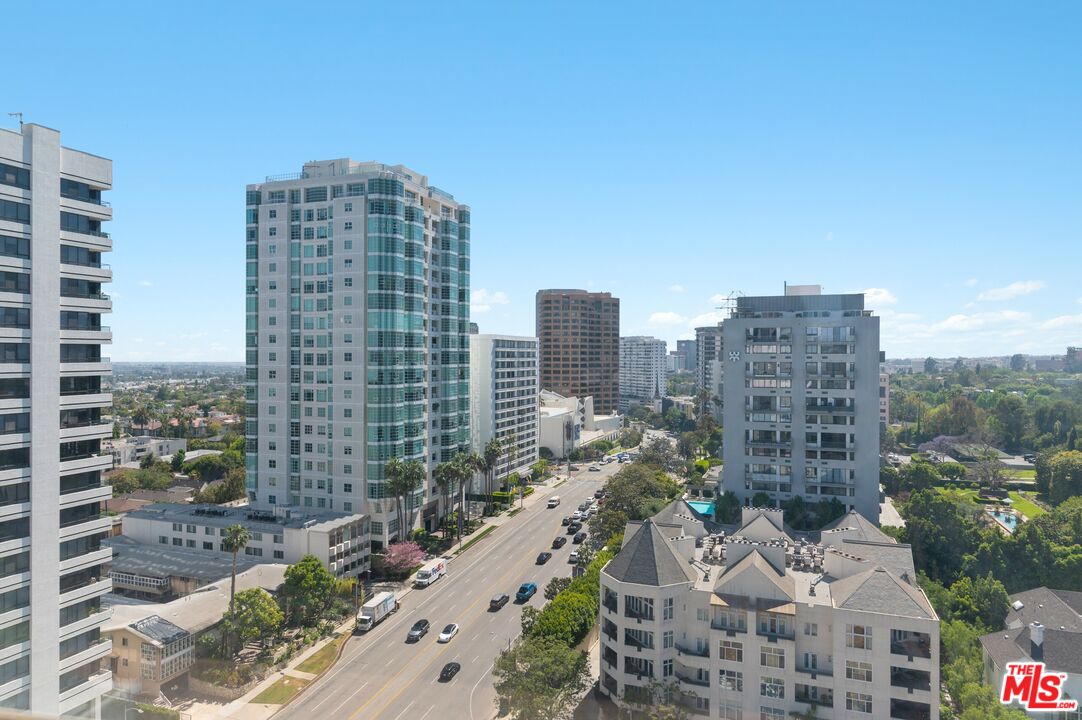 865 Comstock Ave Unit: 16E