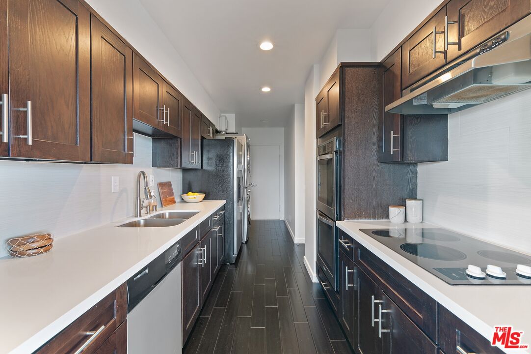 865 Comstock Ave Unit: 16E