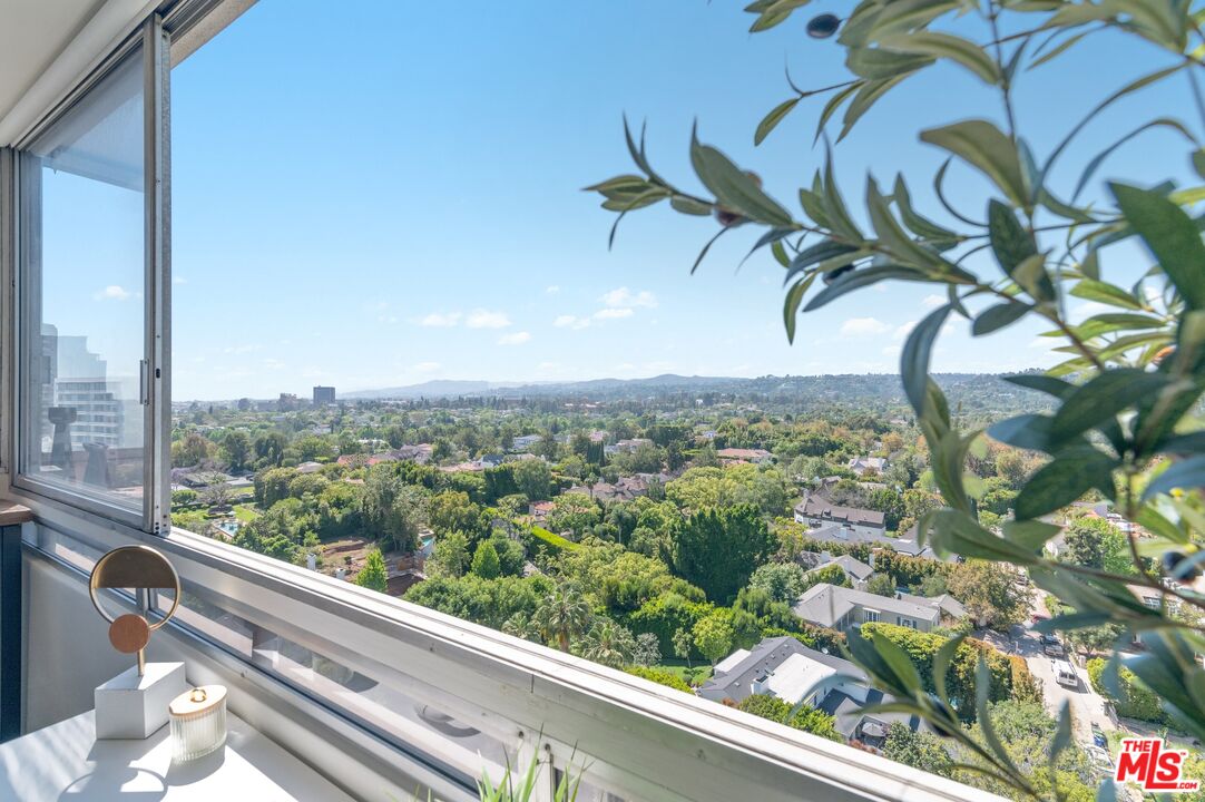 865 Comstock Ave Unit: 16E