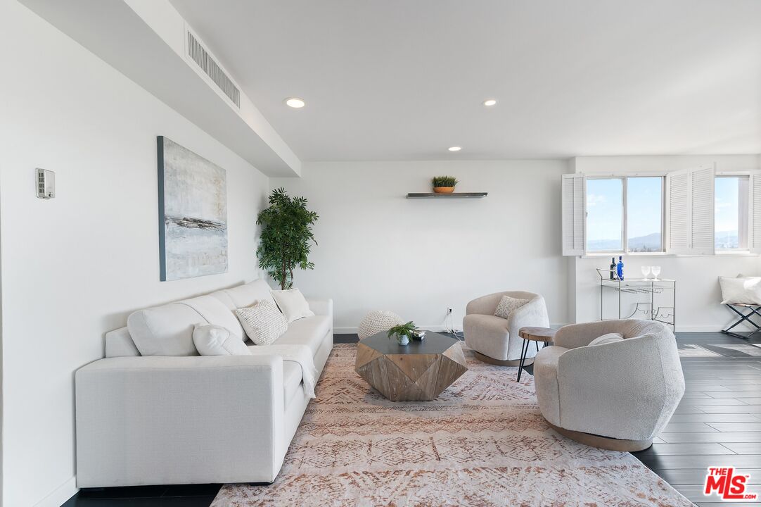 865 Comstock Ave Unit: 16E