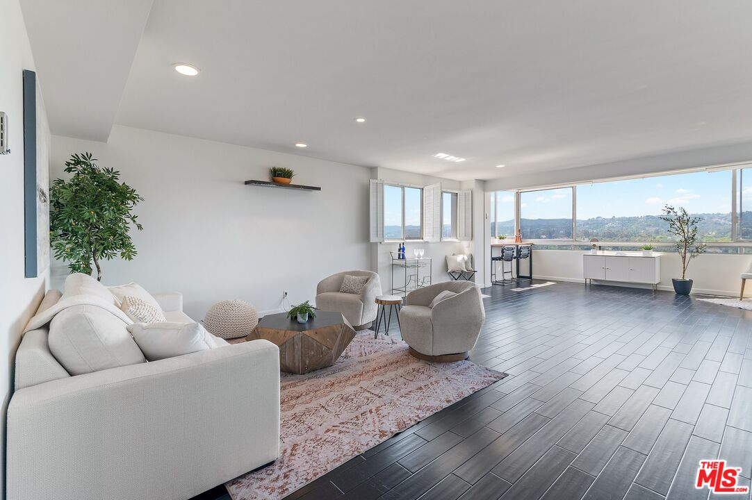 865 Comstock Ave Unit: 16E