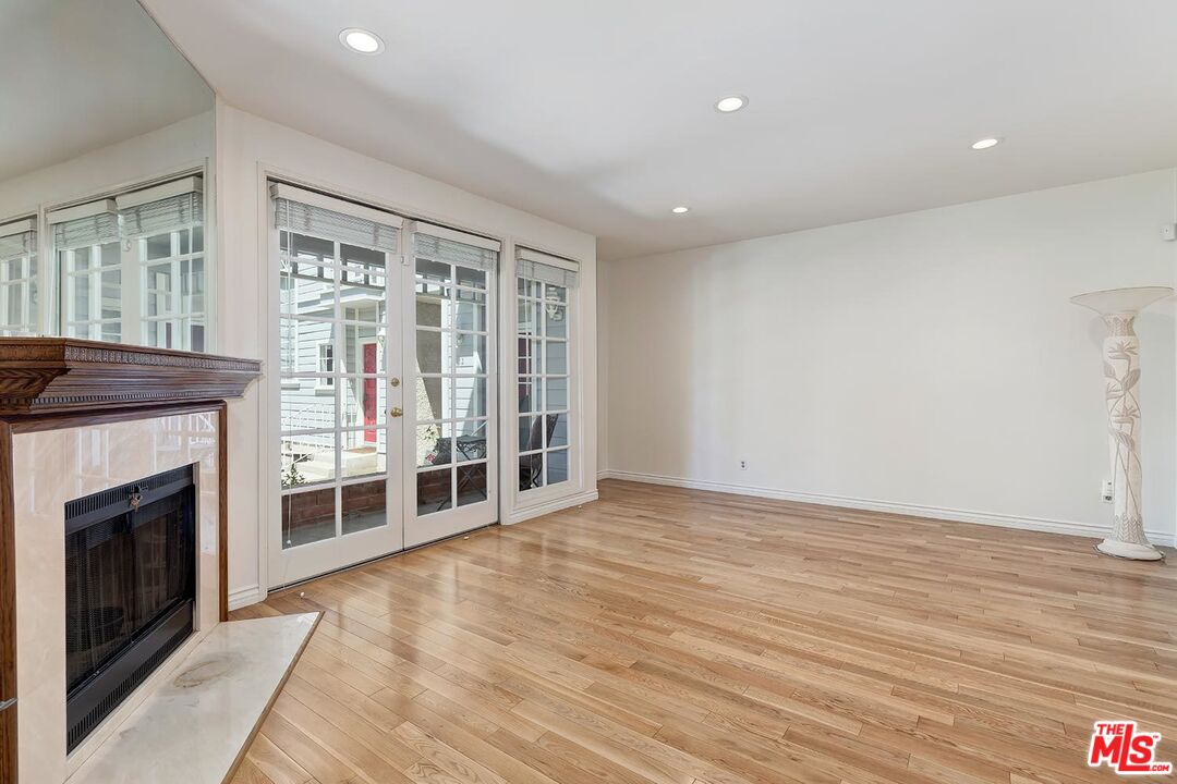 18135 BURBANK Unit: 11