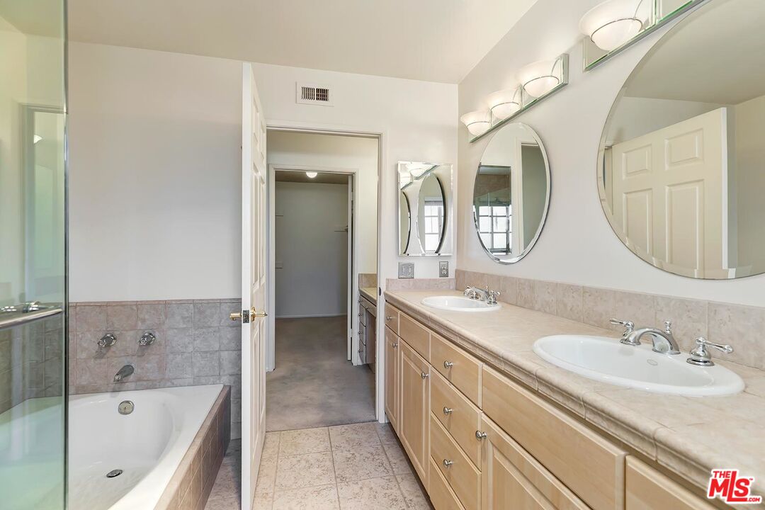 18135 BURBANK Unit: 11