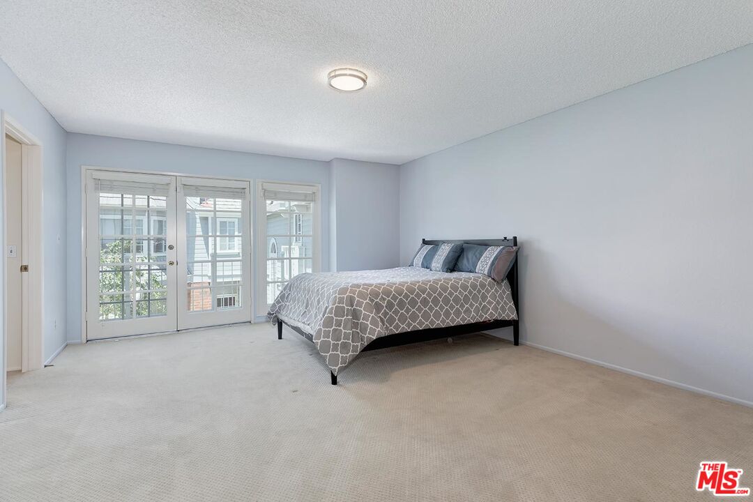 18135 BURBANK Unit: 11