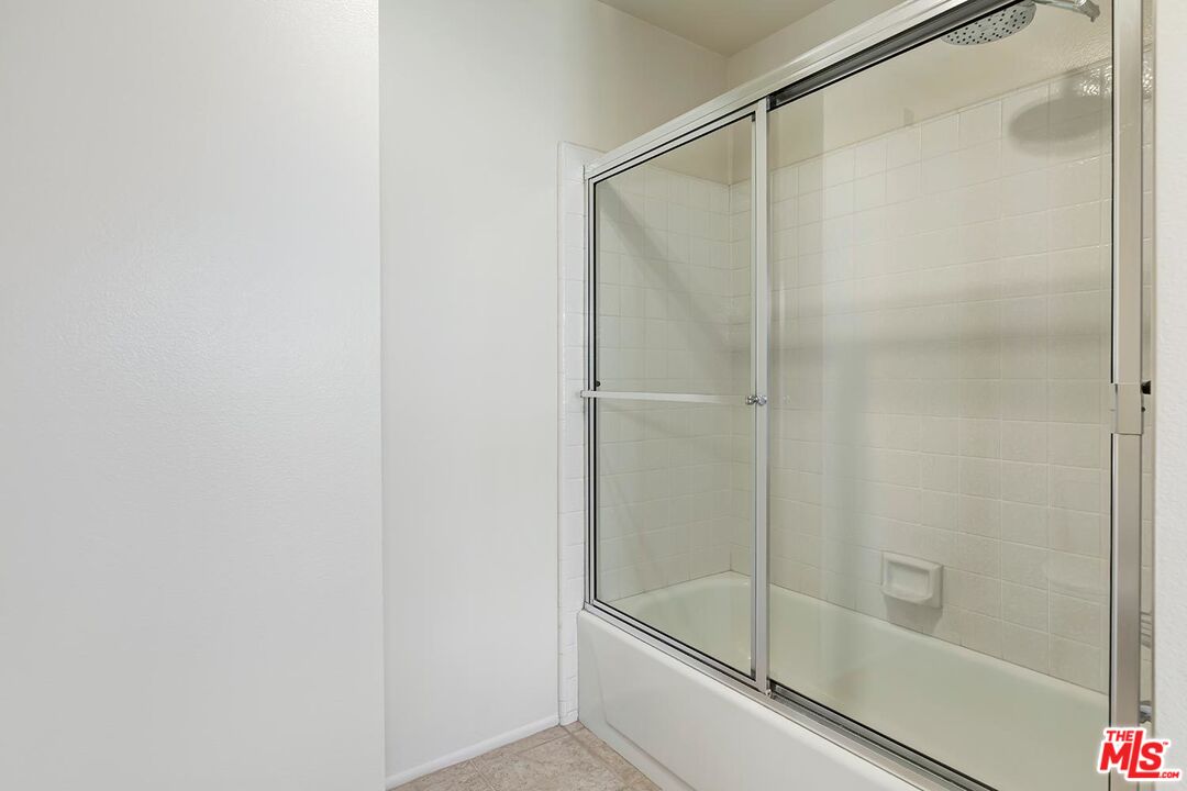 18135 BURBANK Unit: 11