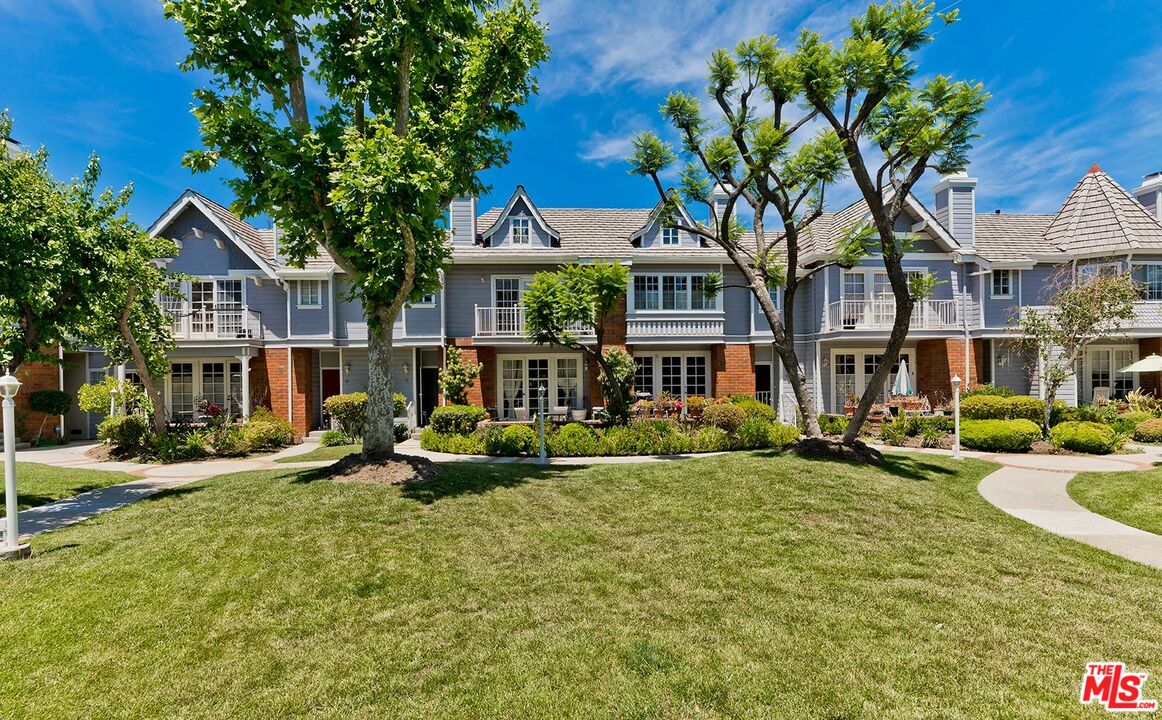 18135 BURBANK Unit: 11