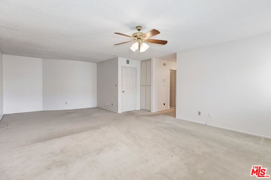 18135 BURBANK Unit: 11