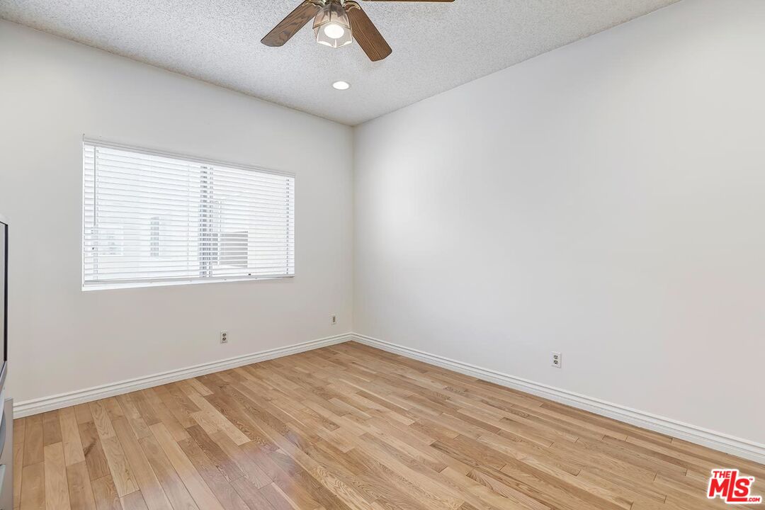 18135 BURBANK Unit: 11