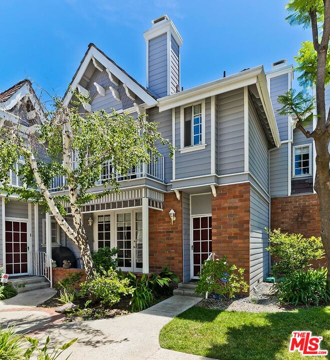 18135 BURBANK Unit: 11