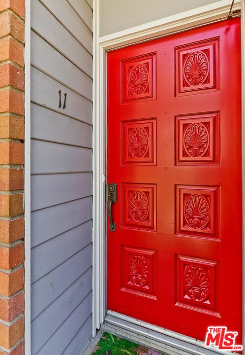 18135 BURBANK Unit: 11